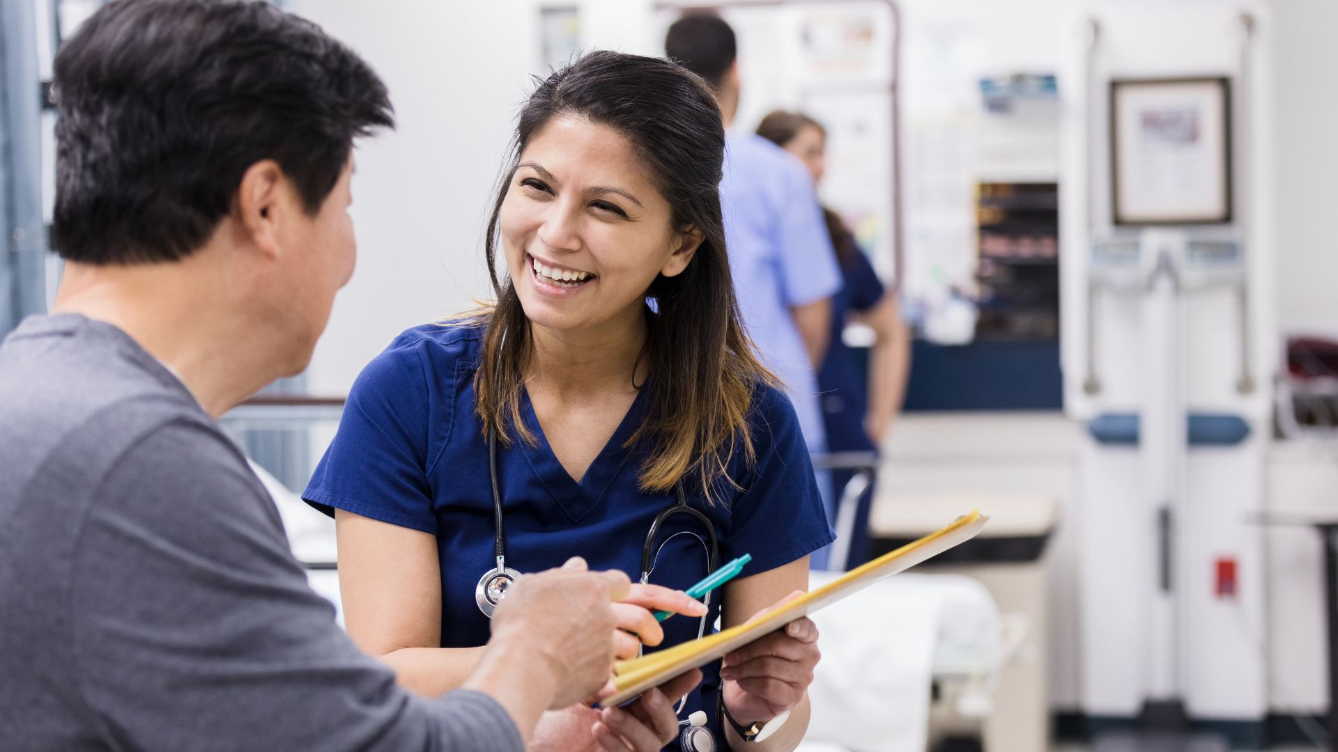 nurse using reflective cycle